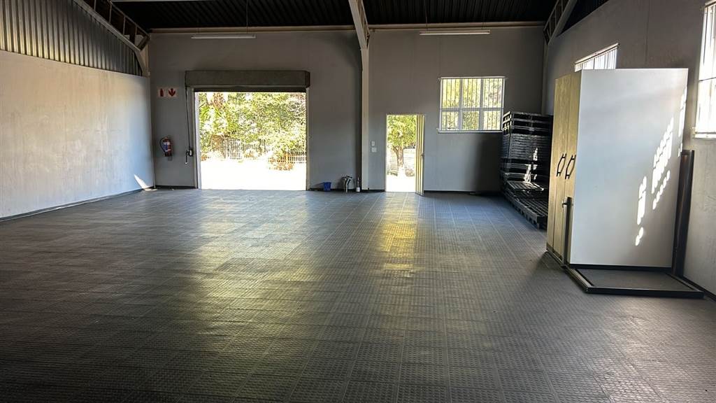 210  m² Retail Space in Edenvale photo number 4