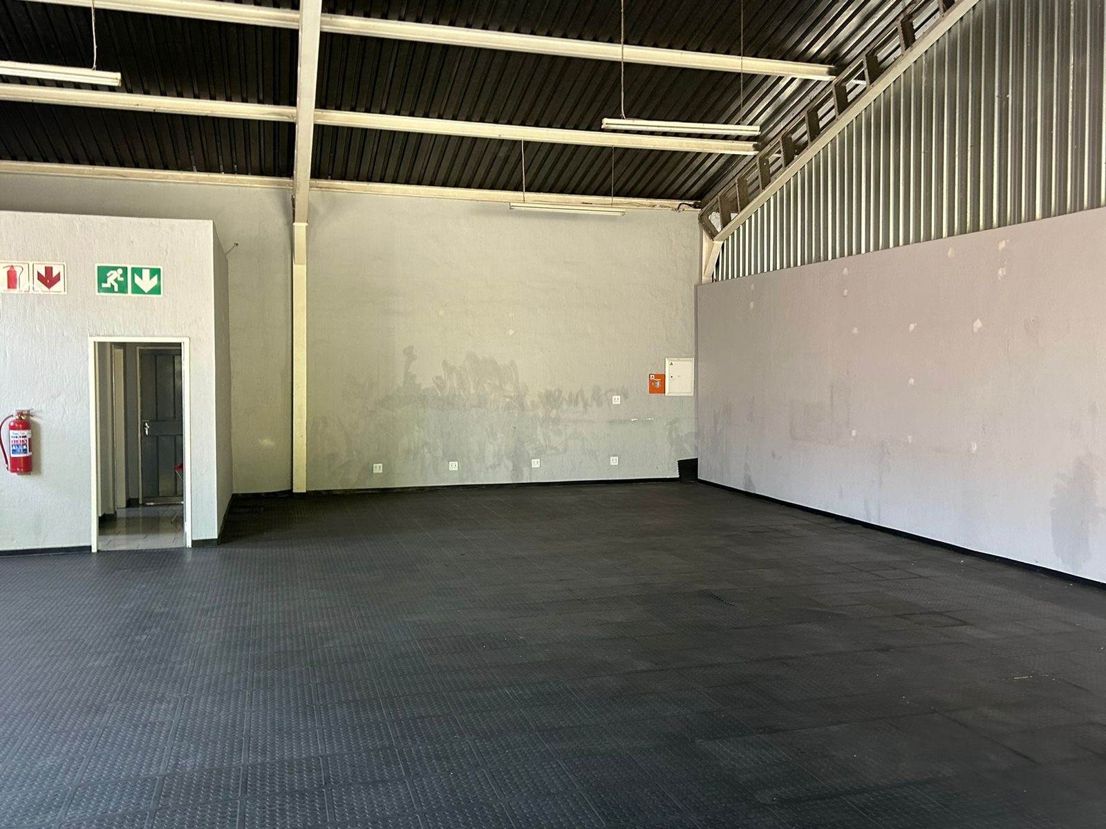 210  m² Retail Space in Edenvale photo number 3