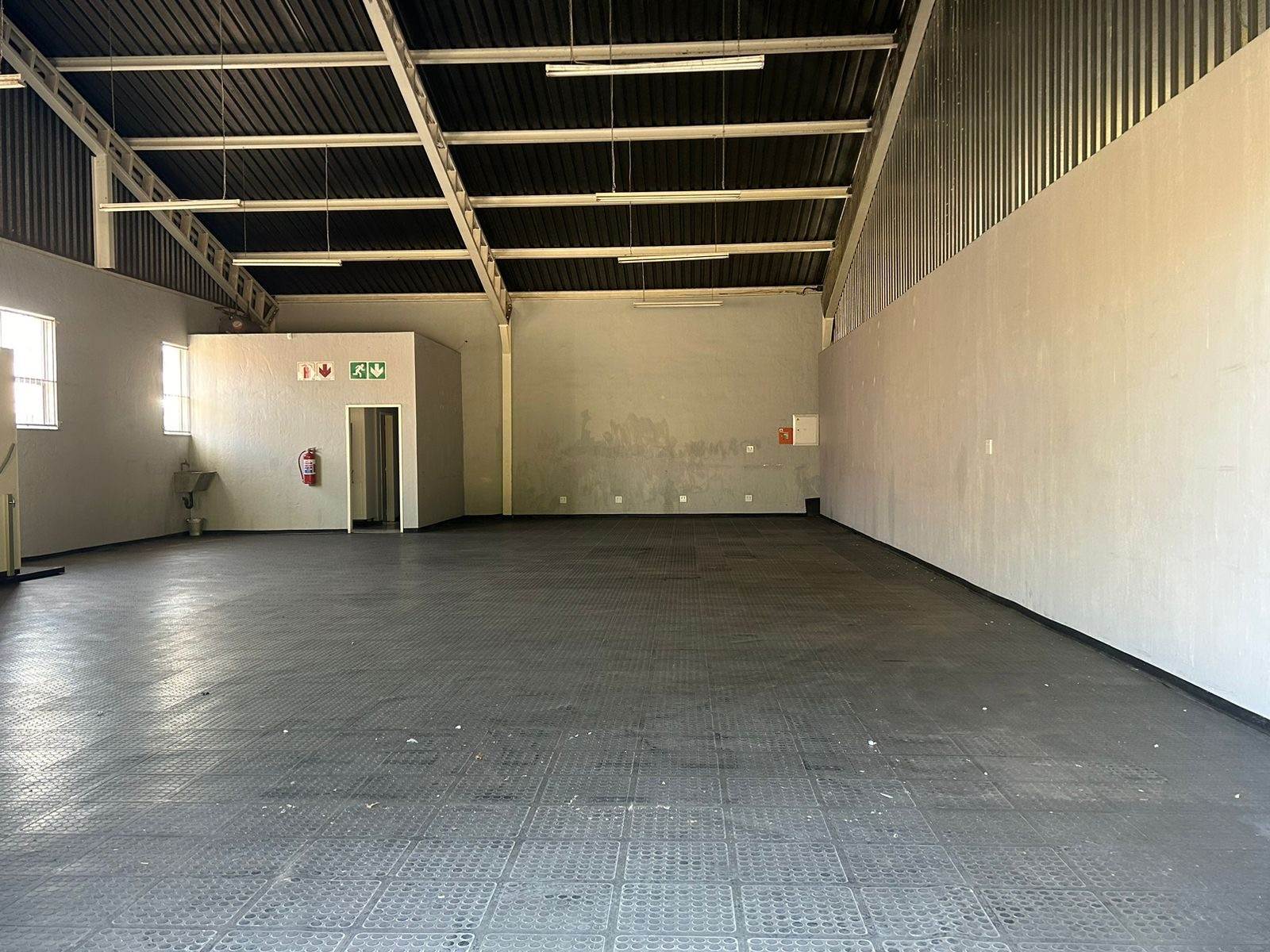 210  m² Retail Space in Edenvale photo number 2