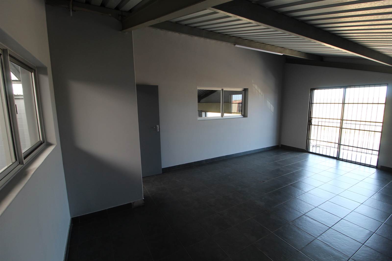 320  m² Commercial space in Vredenburg photo number 11