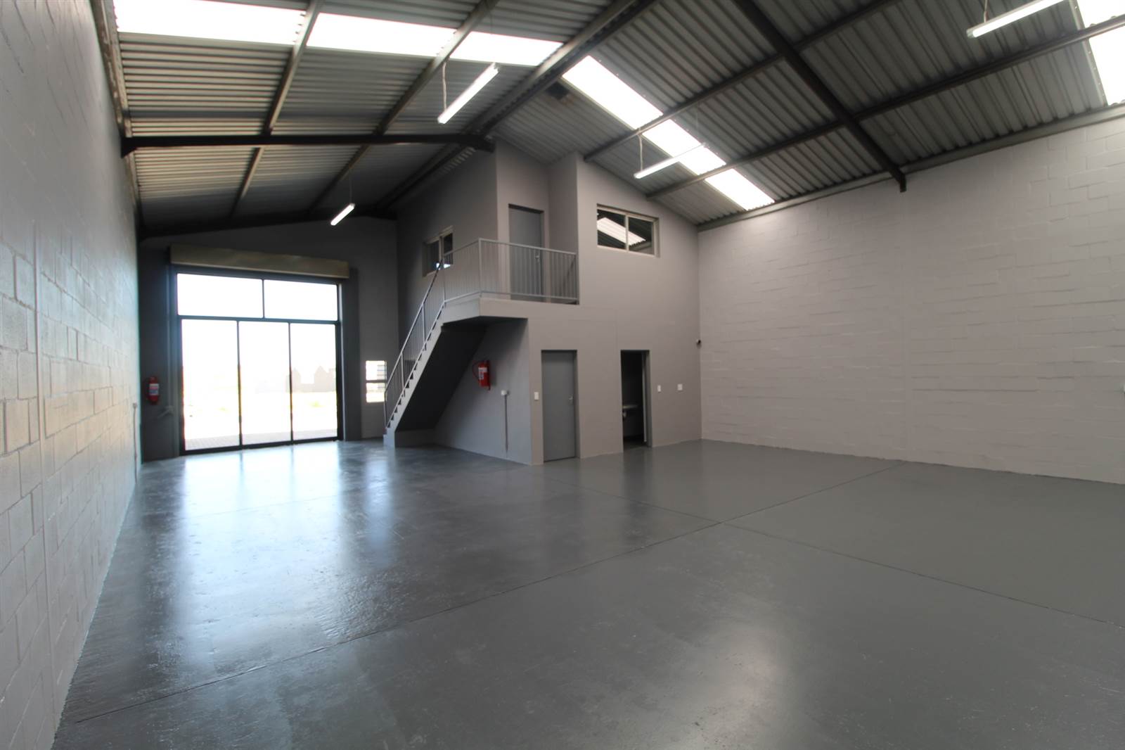 320  m² Commercial space in Vredenburg photo number 2