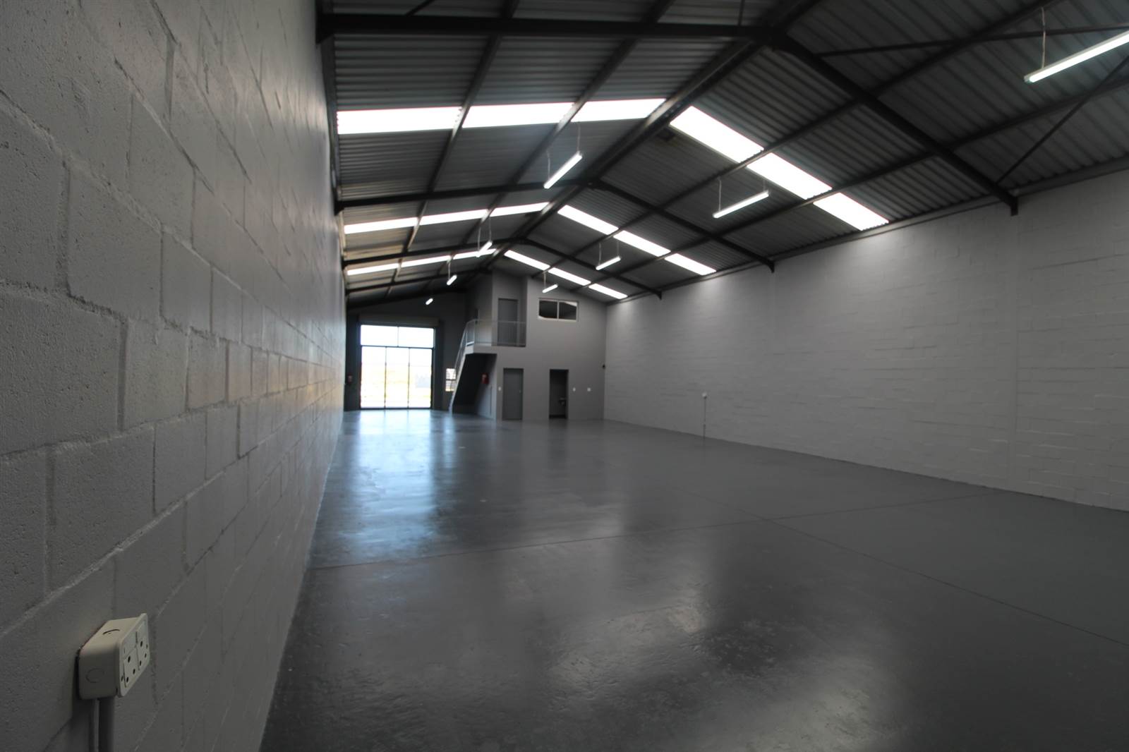 320  m² Commercial space in Vredenburg photo number 3