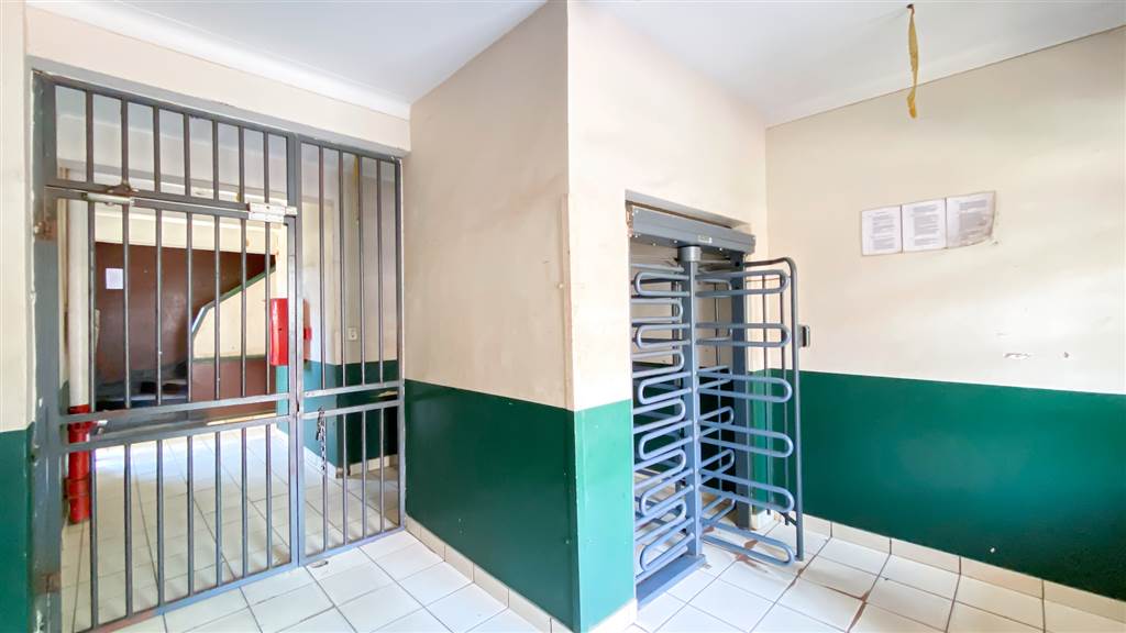 2 Bed Apartment to rent in Yeoville RR4168363 Private Property