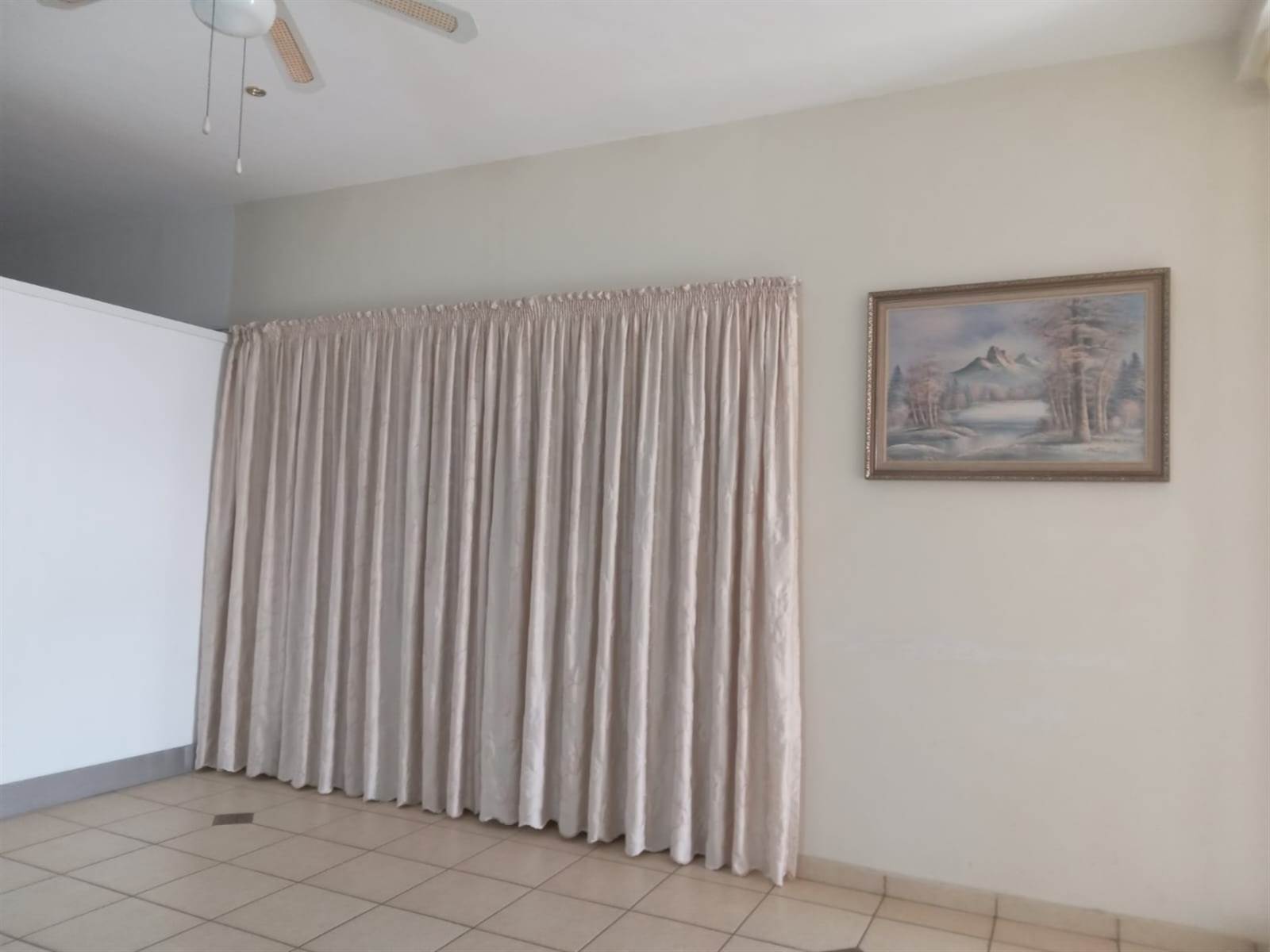 2 Bed Apartment in Azaleapark photo number 11