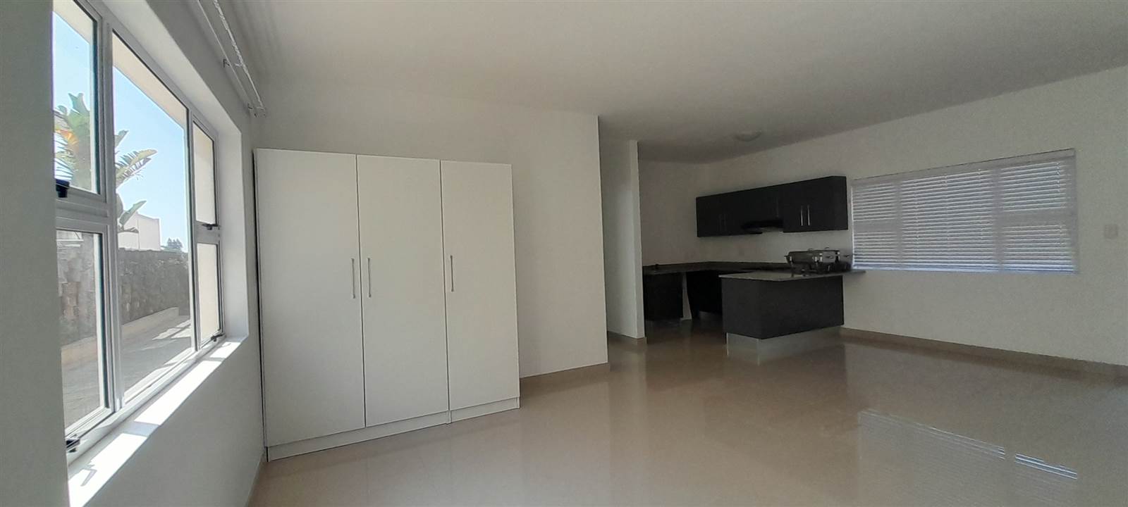 1 Bed Flat in Illovo Beach photo number 7