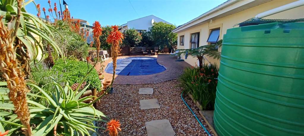 2 Bed House in Stilbaai photo number 12