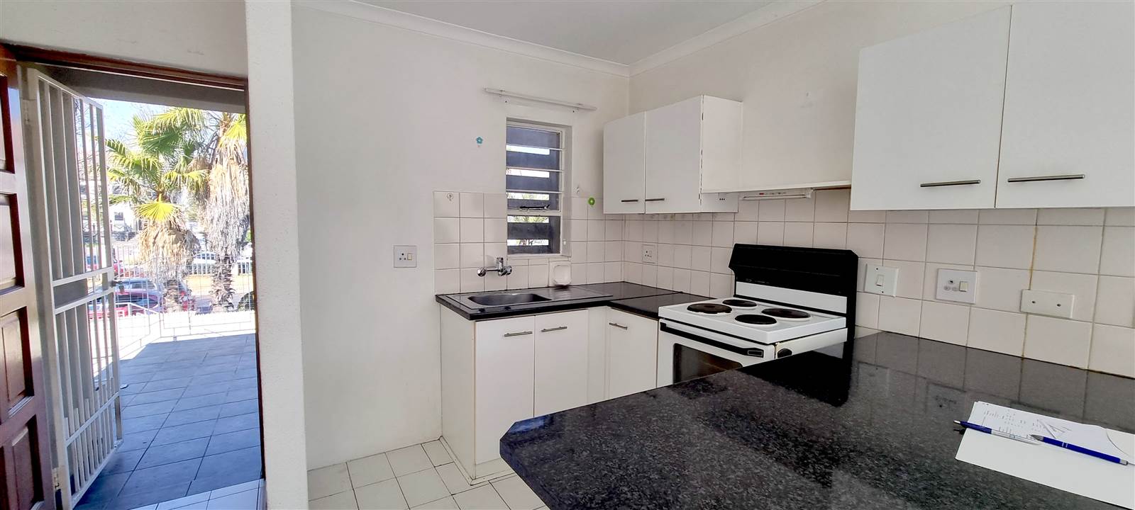 2 Bed Flat in Bedford Gardens photo number 13