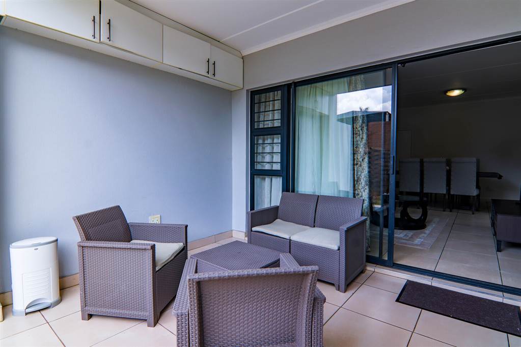 3 Bed Apartment in Olivedale photo number 30