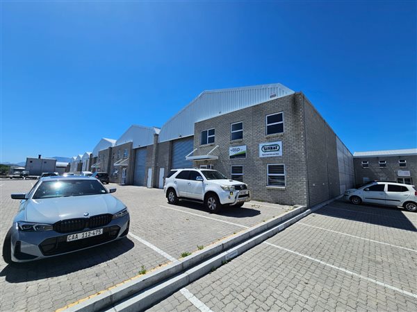 651  m² Industrial space in Firgrove