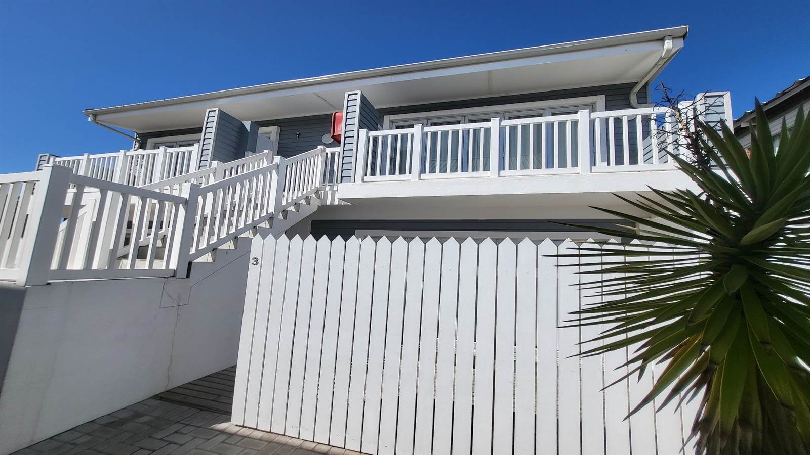2 Bed Apartment in Elands Bay photo number 5