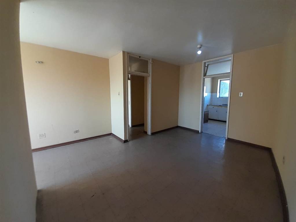 1.5 Bed Apartment in Durban CBD photo number 10