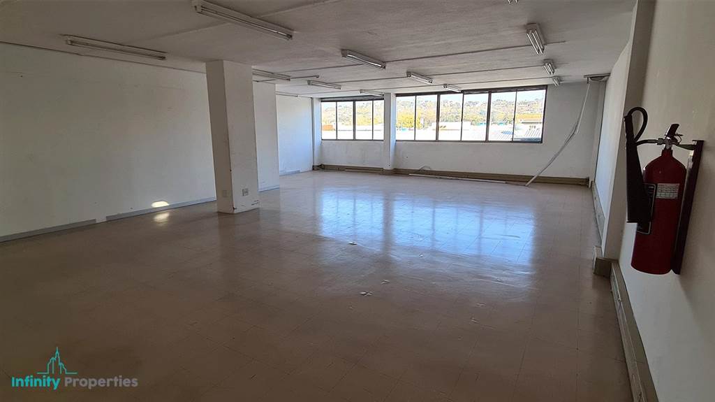 185  m² Office Space in Rietfontein photo number 1