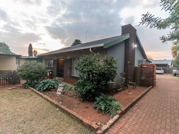 5 Bed House in Kanonkop