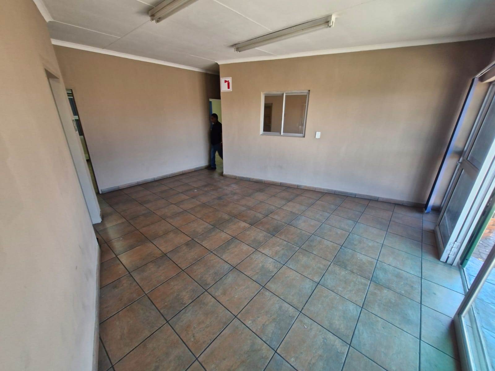 1089  m² Industrial space in Klipfontein photo number 5
