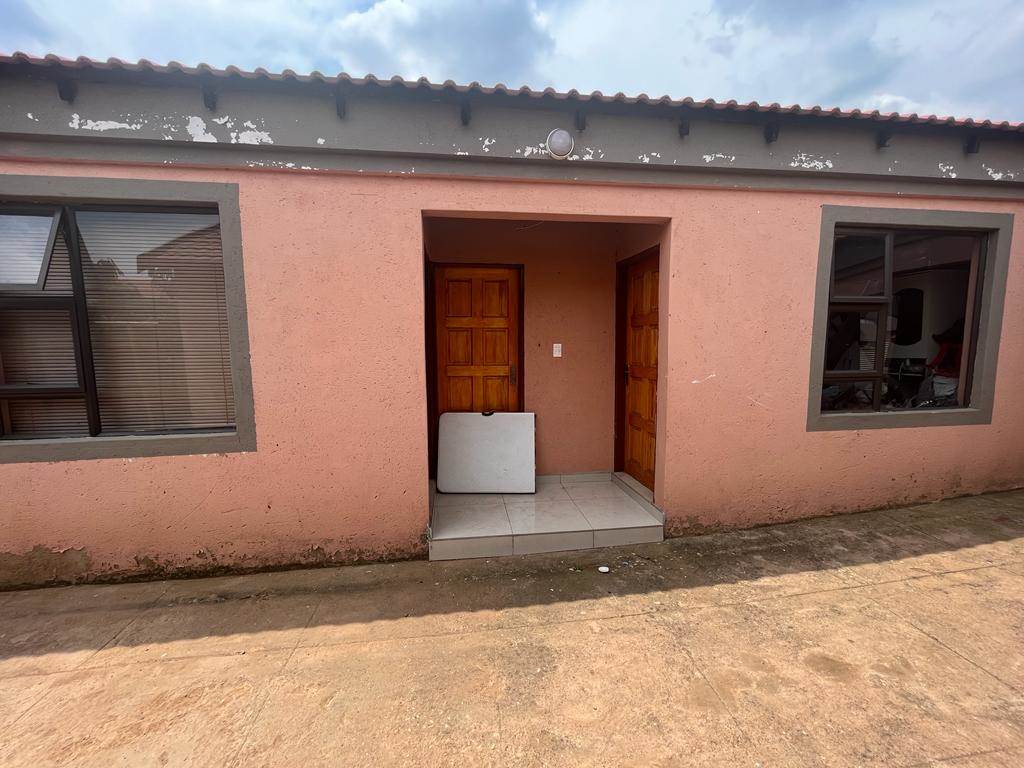 5 Bed House in Soshanguve photo number 9