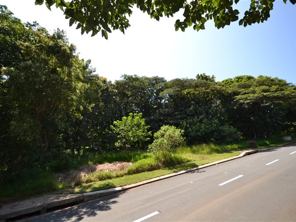 1100 m² Land available in Simbithi Estate
