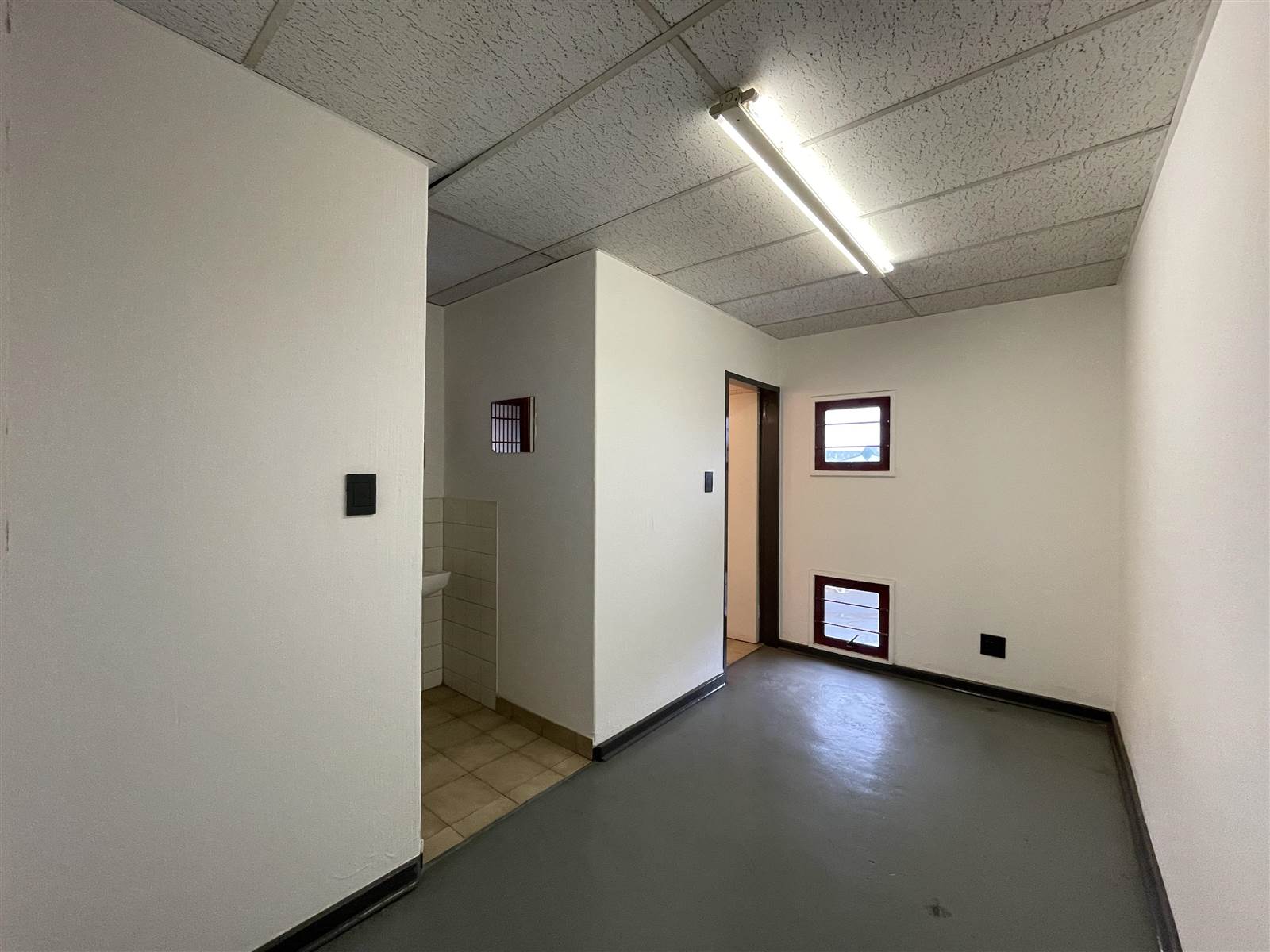 240  m² Industrial space in Driehoek photo number 13