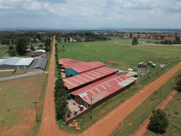 2 600  m² Industrial space