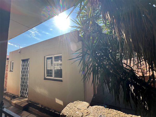 1 Bedroom Flat 1 Bedroom Flat