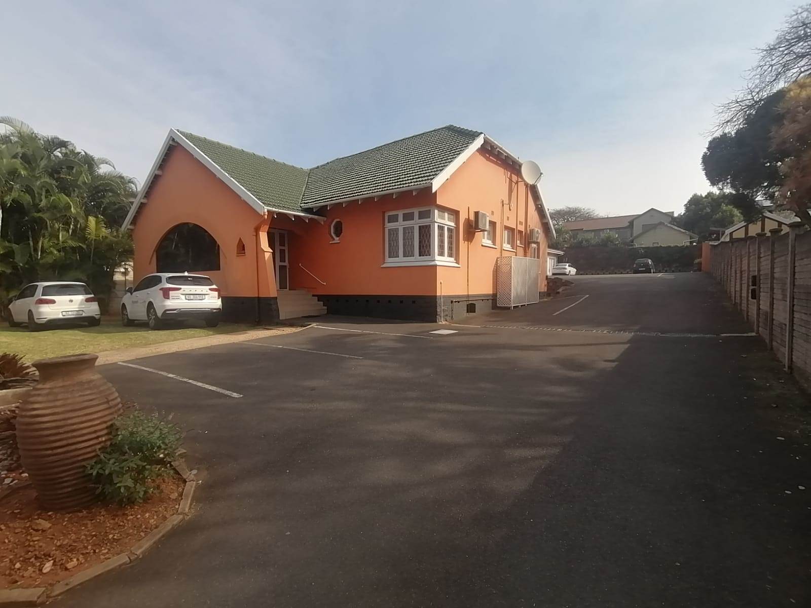 320  m² Commercial space in Durban North photo number 1