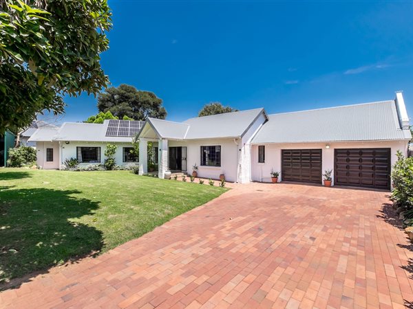 4 Bed House in Craighall Park