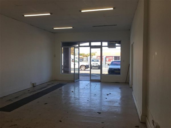 181 m² Retail Space 181 m² Retail Space