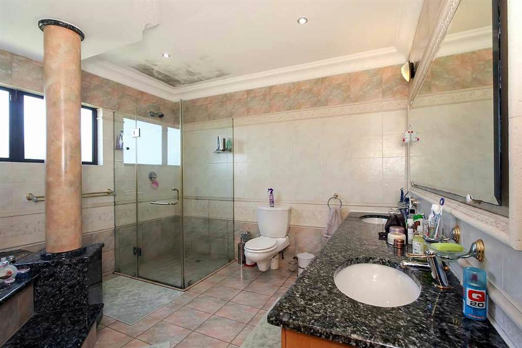 5 Bed House in Umhlanga Rocks photo number 15