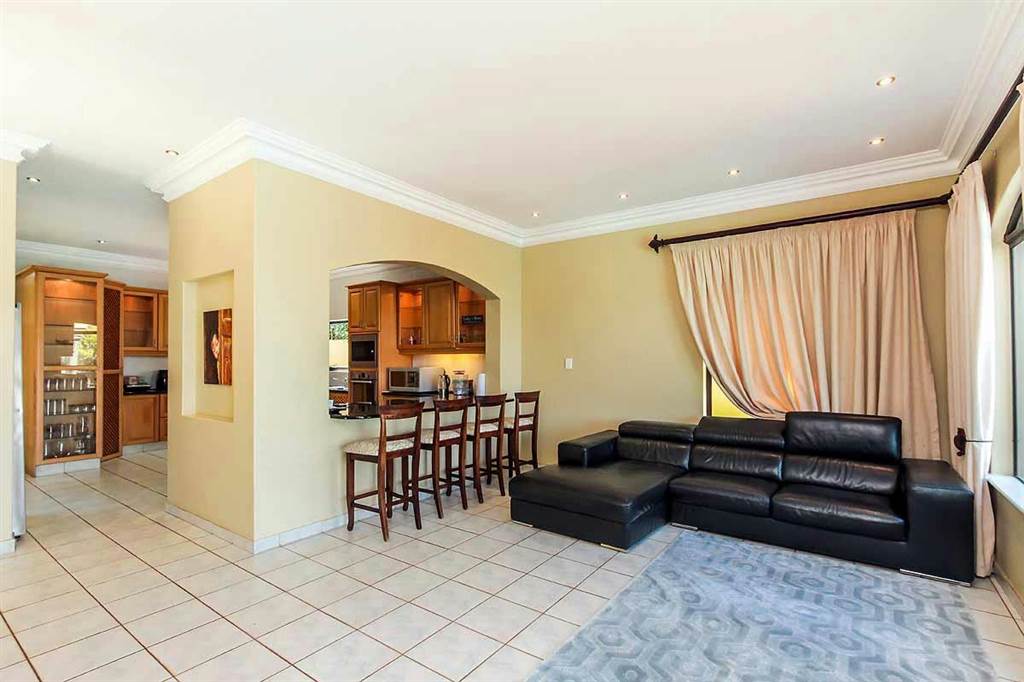 5 Bed House in Umhlanga Rocks photo number 9