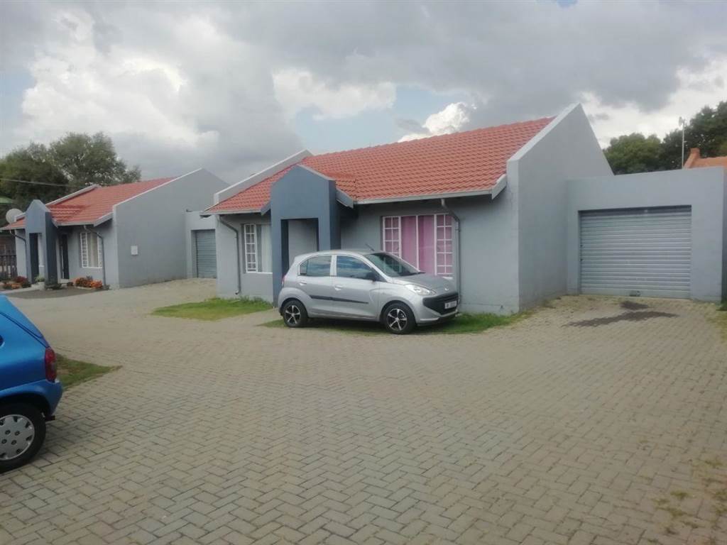 14 Bed Townhouse in Trichardt photo number 5