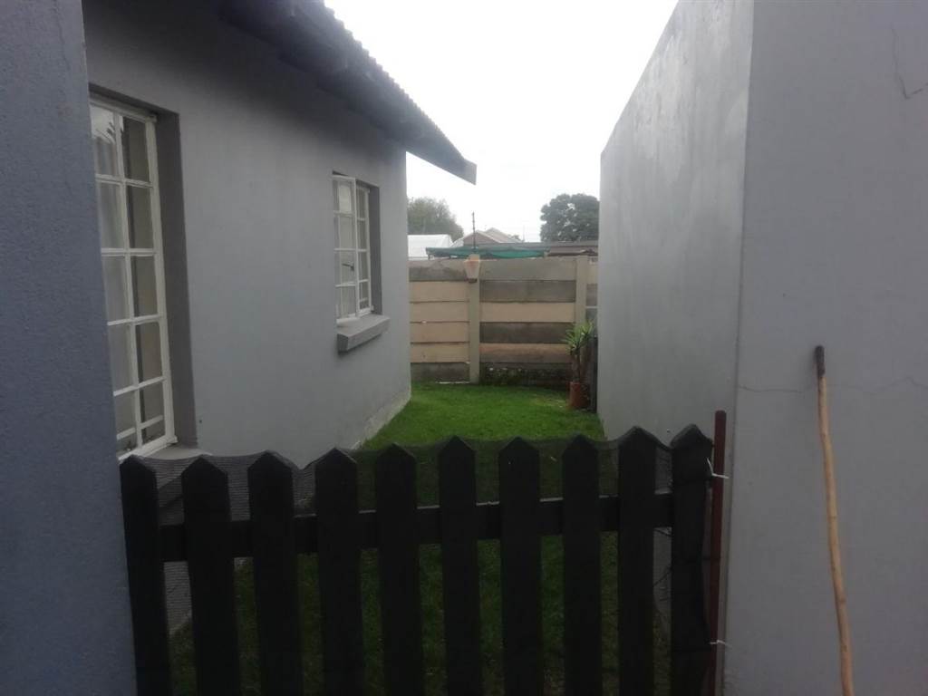 14 Bed Townhouse in Trichardt photo number 6