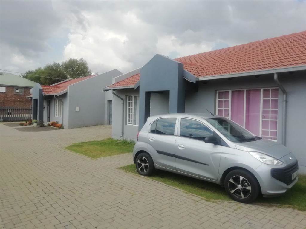 14 Bed Townhouse in Trichardt photo number 4