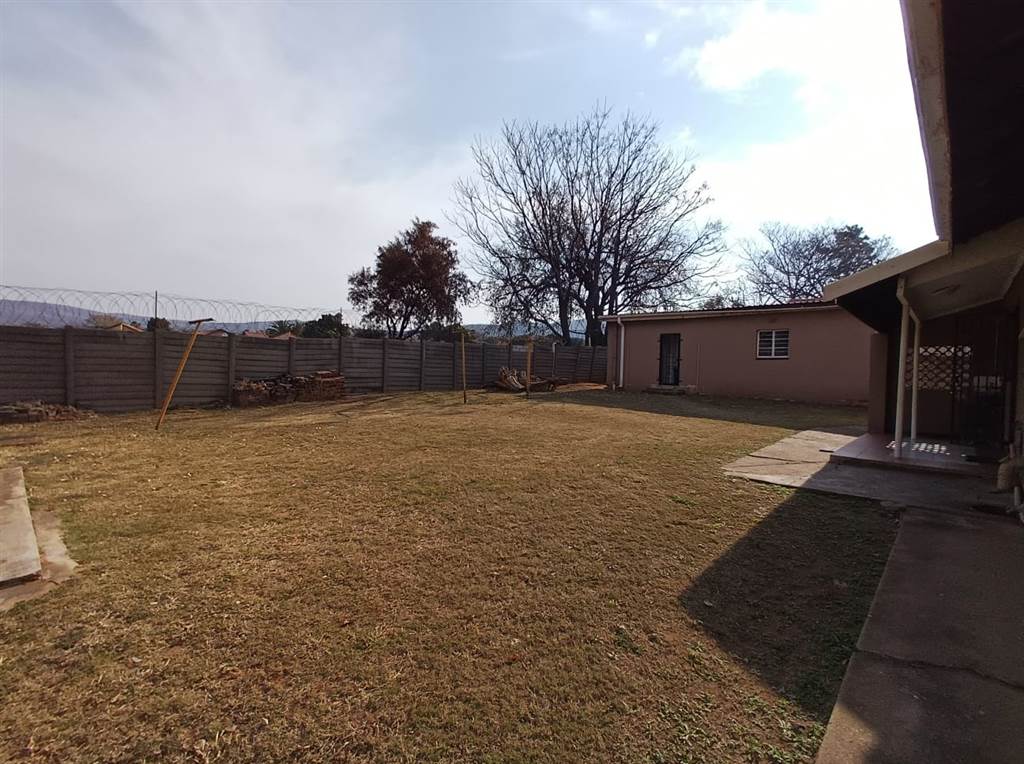 3 Bed House in Rustenburg North photo number 21
