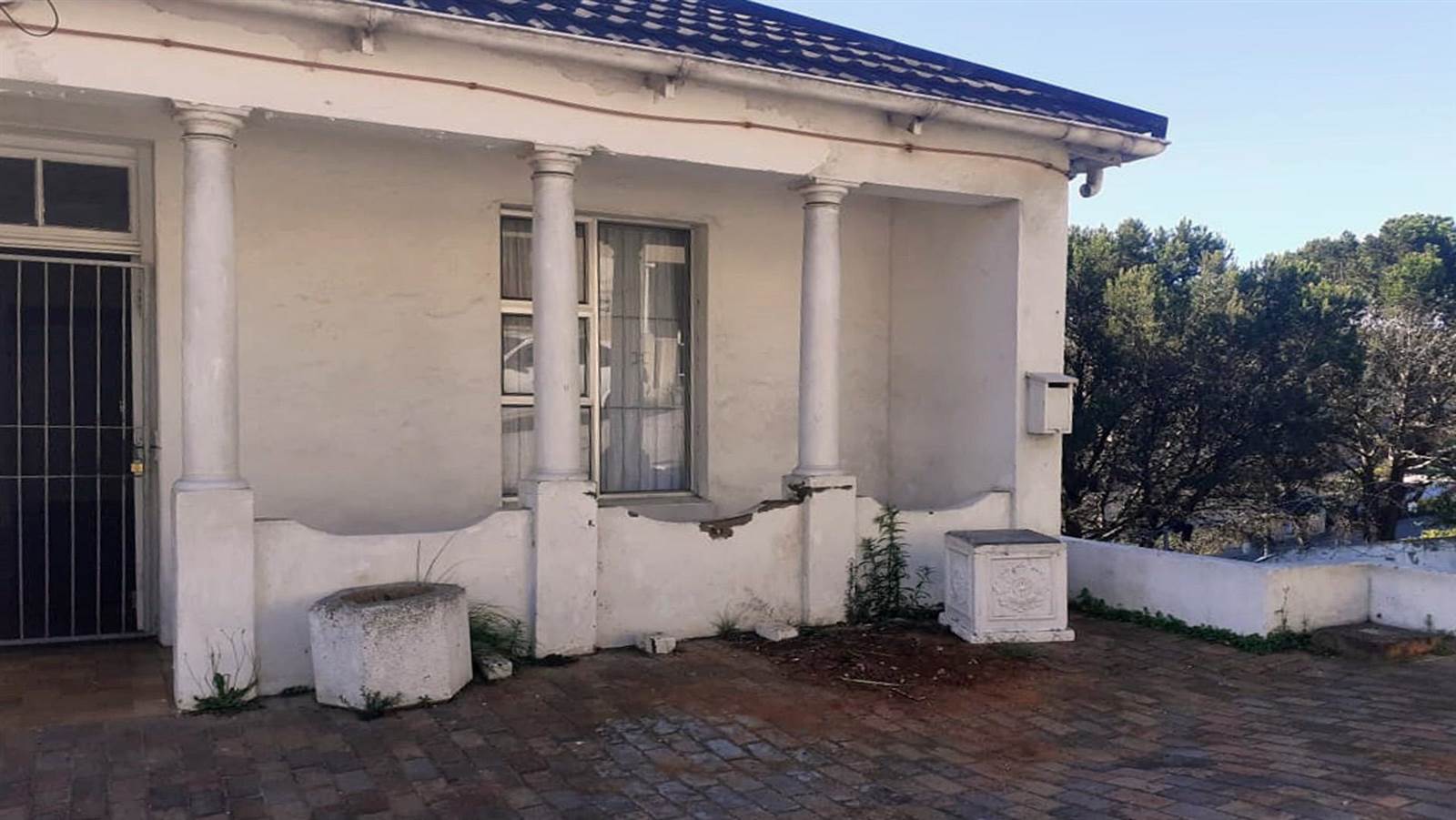 2 Bed House in Port Elizabeth Central photo number 2