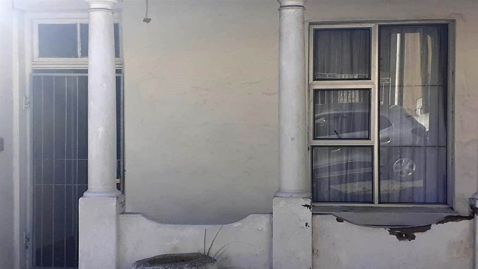 2 Bed House in Port Elizabeth Central photo number 4