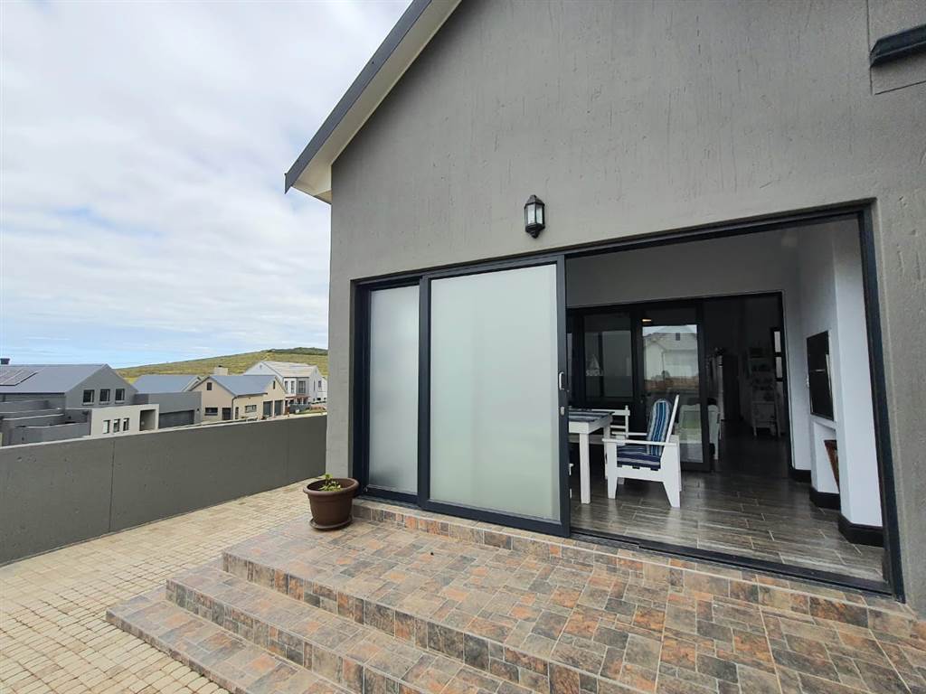 2 Bed House in Hartenbos photo number 3