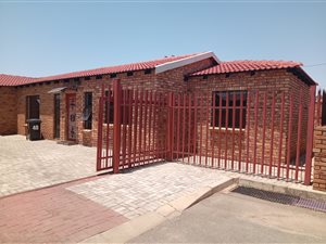 3 Bed Townhouse in Krugersdorp Central