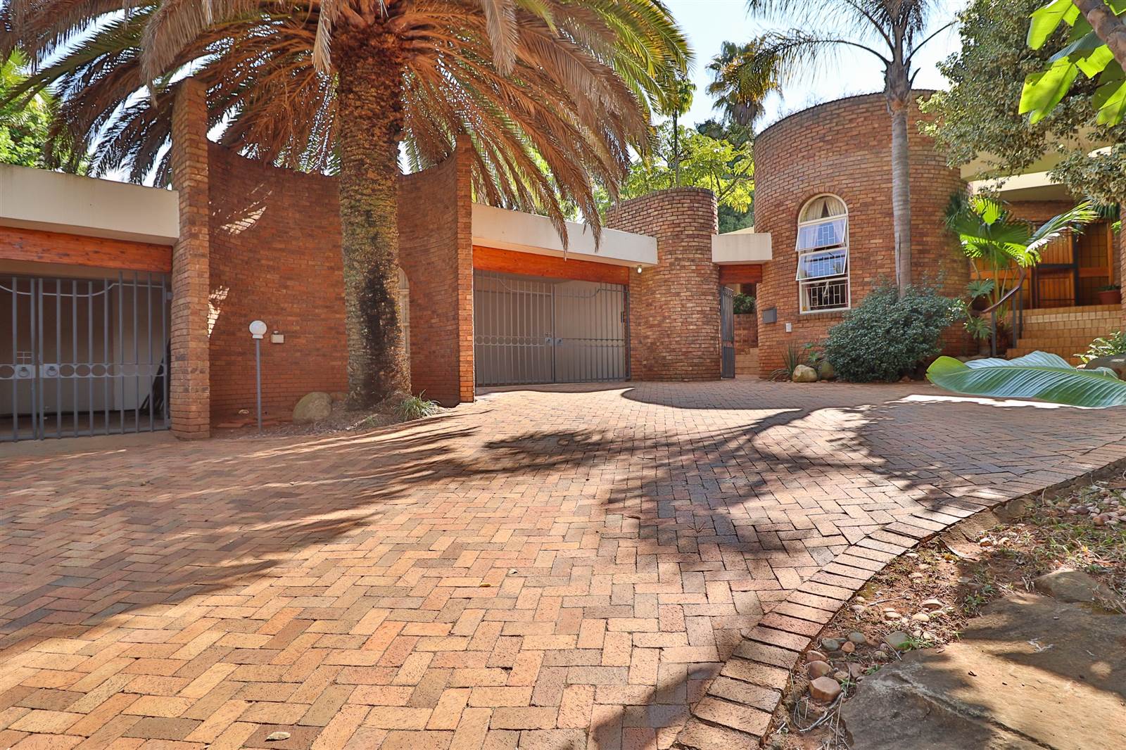 4 Bed House in Waterkloof Ridge photo number 10
