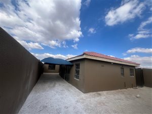 House in Protea Glen