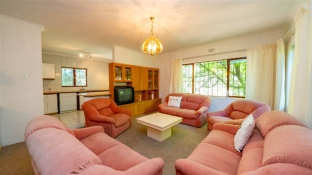 6 Bed House in Eastleigh photo number 16