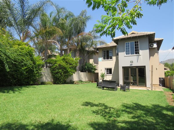 3 Bed Townhouse in Ruimsig Country Estate