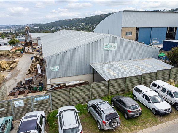 1 736  m² Industrial space