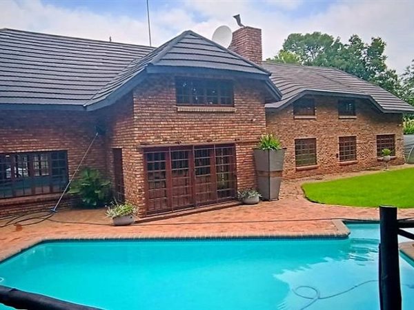 4 Bedroom House 4 Bedroom House