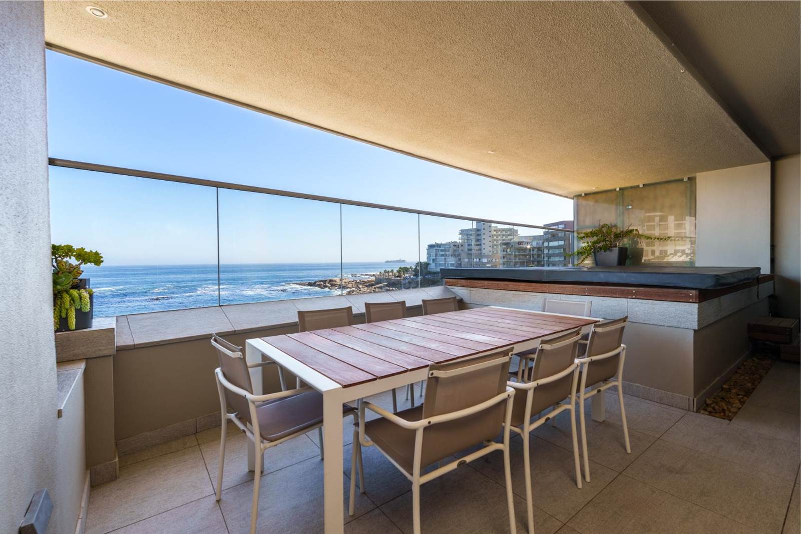 3 Bed Apartment in Bantry Bay photo number 3