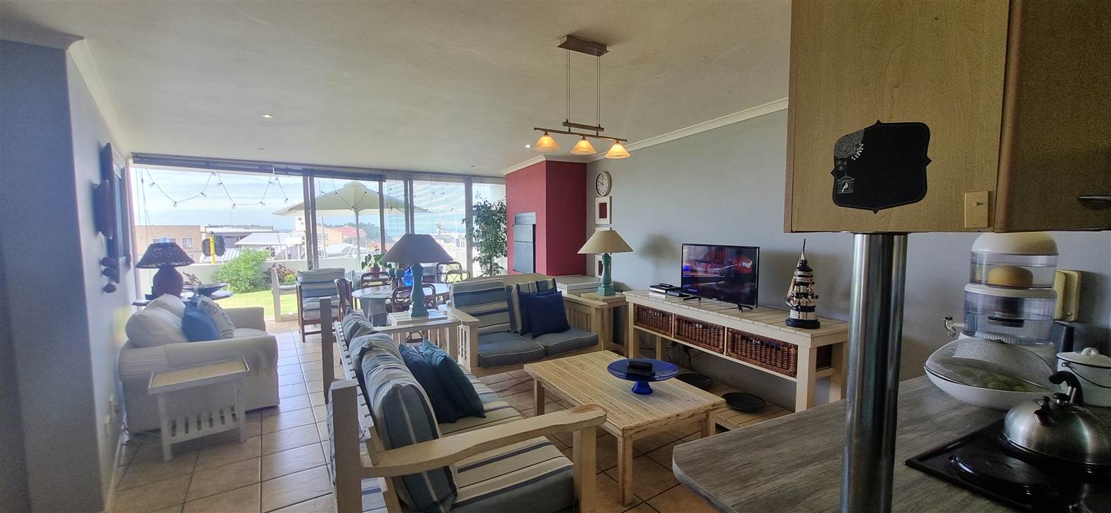 2 Bed Apartment in Jeffreys Bay photo number 9