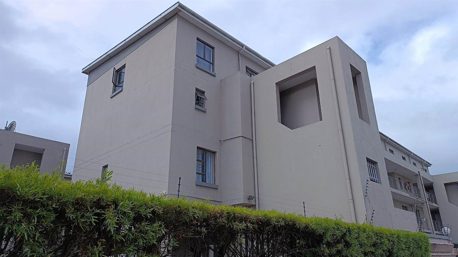 2 Bed Townhouse in Parow photo number 1