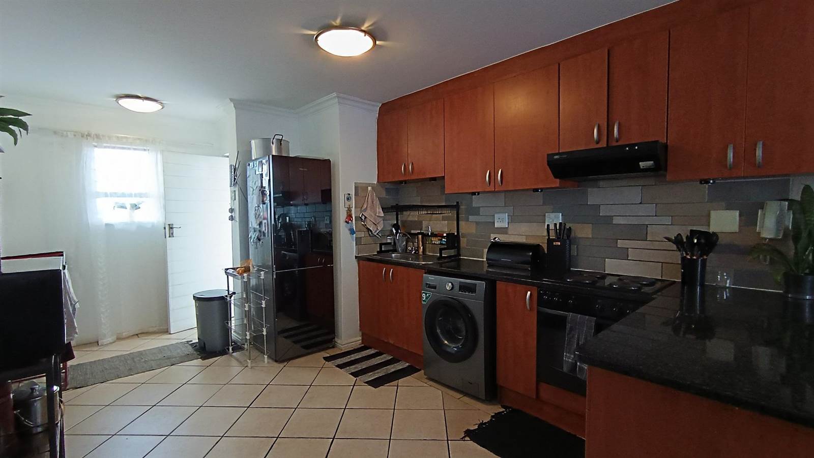 2 Bed Townhouse in Parow photo number 3
