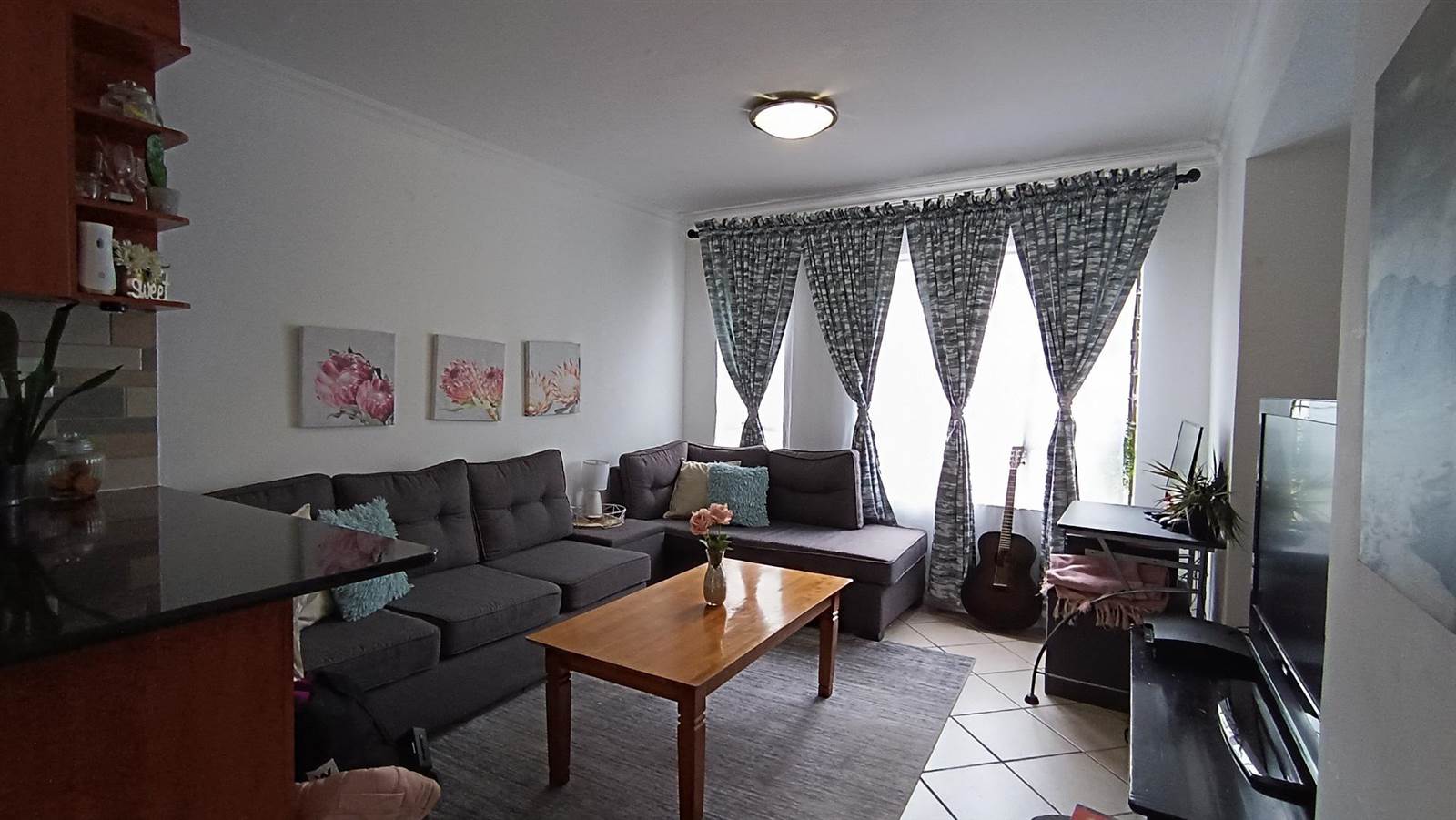 2 Bed Townhouse in Parow photo number 4
