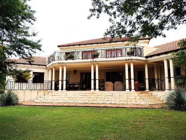 4 Bedroom House 4 Bedroom House