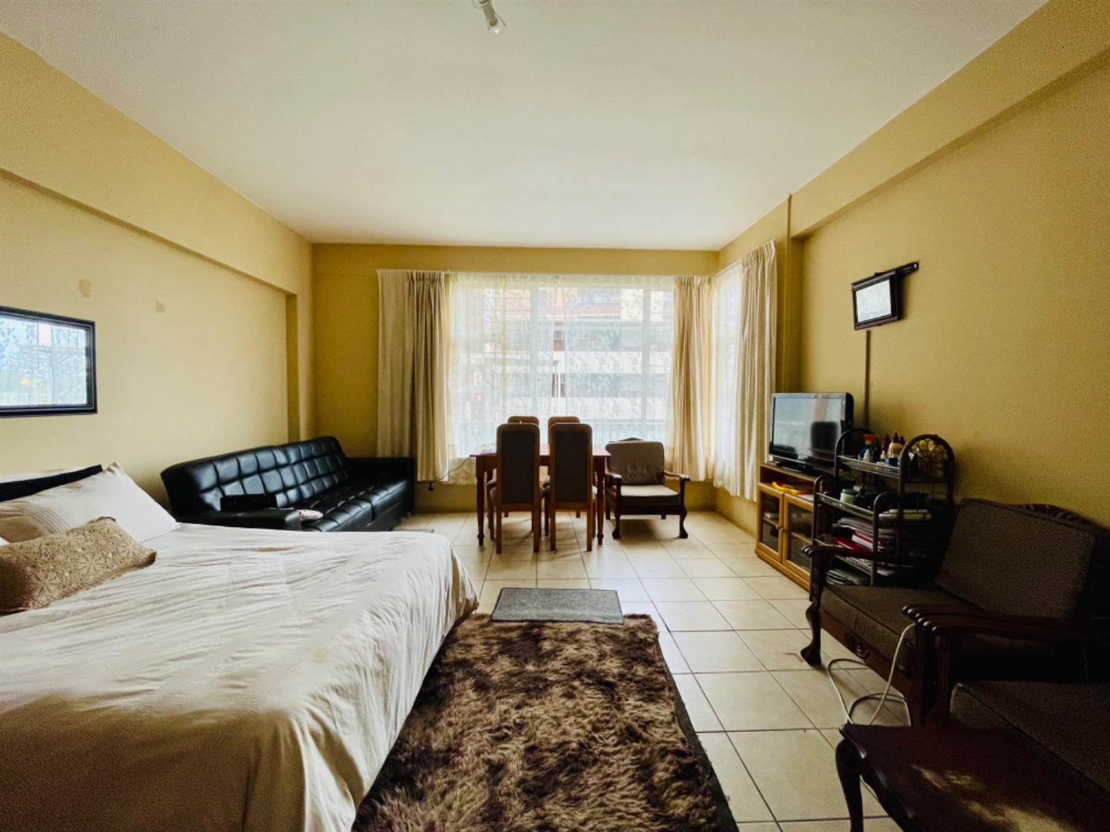 1 Bed Apartment in Amanzimtoti photo number 11
