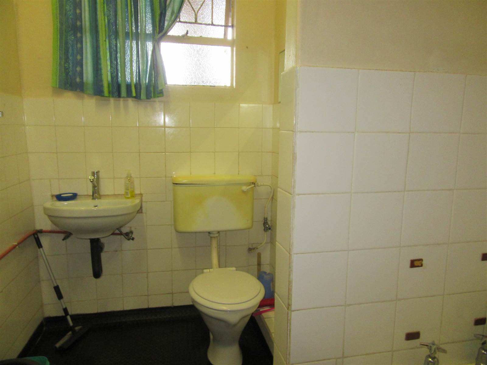 1 Bed Apartment in Scottburgh Central photo number 12